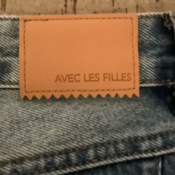 BNWT. Great pair of jeans but to big for me.  It is a size 28 but fit like 29 30 - Picture 5 of 6